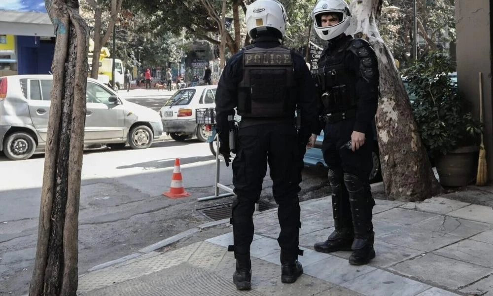 Επίθεση στο Σύνταγμα: Βγήκε η 22χρονη από το χειρουργείο